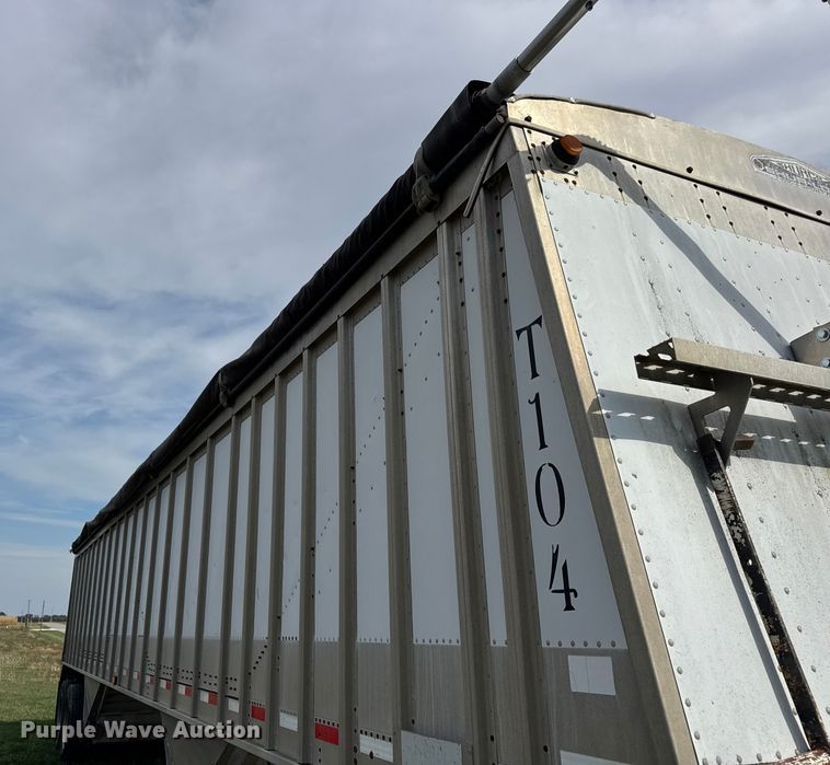 image for item ER0195 2005 Cornhusker ALSR-112704-5506 grain trailer