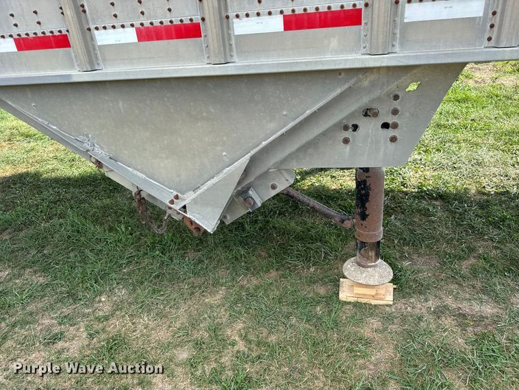 image for item ER0195 2005 Cornhusker ALSR-112704-5506 grain trailer