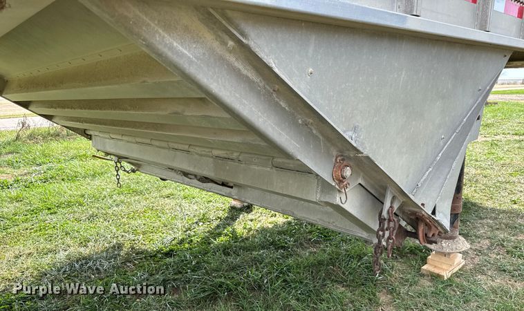 image for item ER0195 2005 Cornhusker ALSR-112704-5506 grain trailer