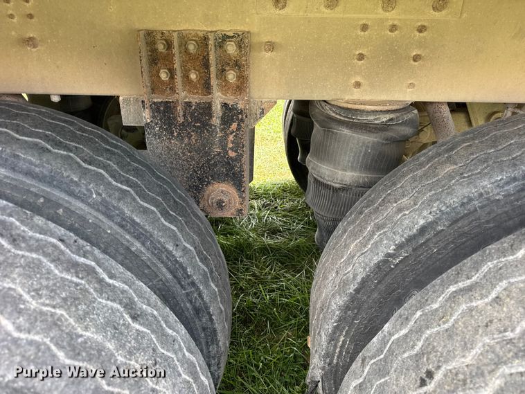 image for item ER0195 2005 Cornhusker ALSR-112704-5506 grain trailer