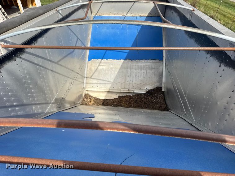 image for item ER0195 2005 Cornhusker ALSR-112704-5506 grain trailer