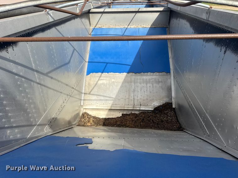 image for item ER0195 2005 Cornhusker ALSR-112704-5506 grain trailer