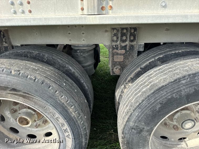 image for item ER0195 2005 Cornhusker ALSR-112704-5506 grain trailer