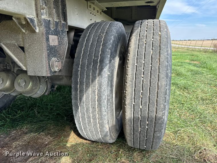 image for item ER0195 2005 Cornhusker ALSR-112704-5506 grain trailer