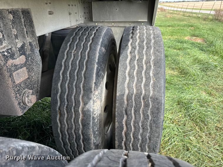 image for item ER0195 2005 Cornhusker ALSR-112704-5506 grain trailer