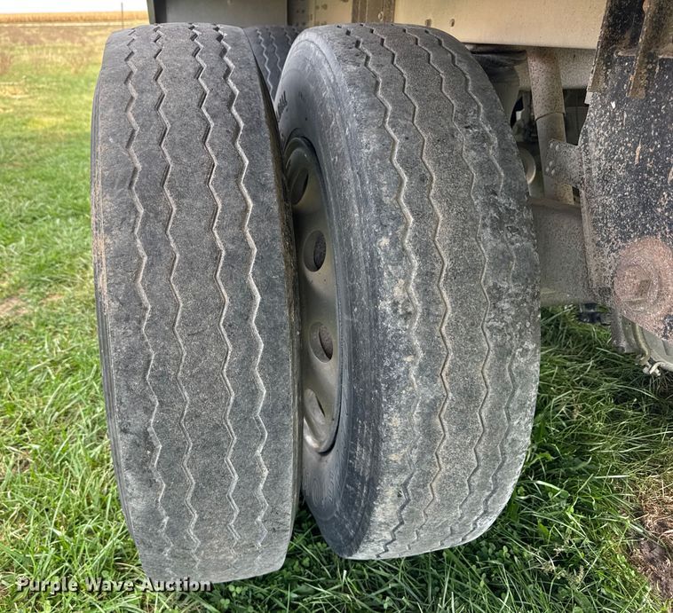 image for item ER0195 2005 Cornhusker ALSR-112704-5506 grain trailer