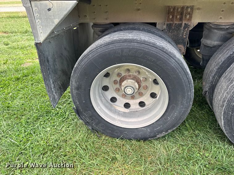 image for item ER0195 2005 Cornhusker ALSR-112704-5506 grain trailer