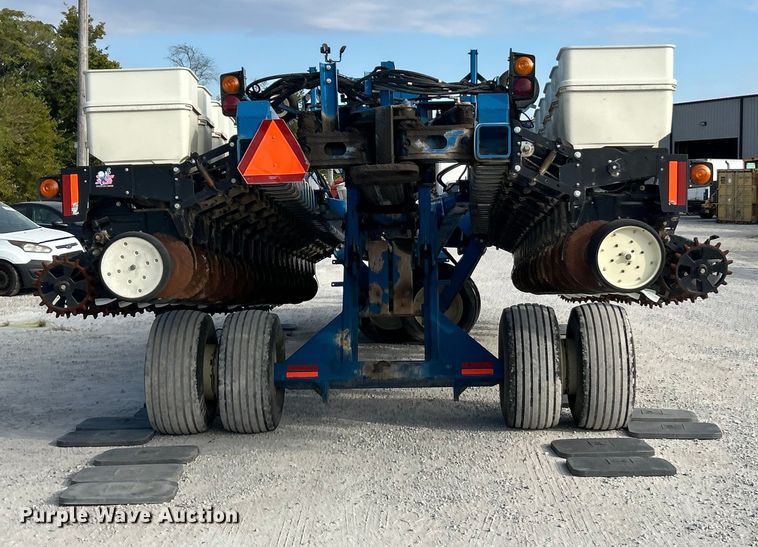 image for item ET3340 Kinze 3700 planter