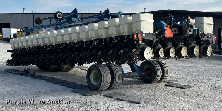 image for item ET3340 Kinze 3700 planter