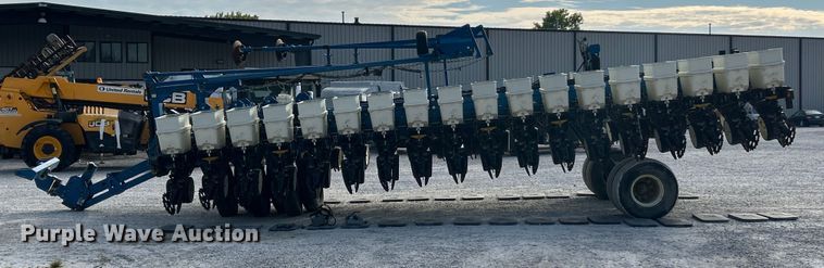 image for item ET3340 Kinze 3700 planter