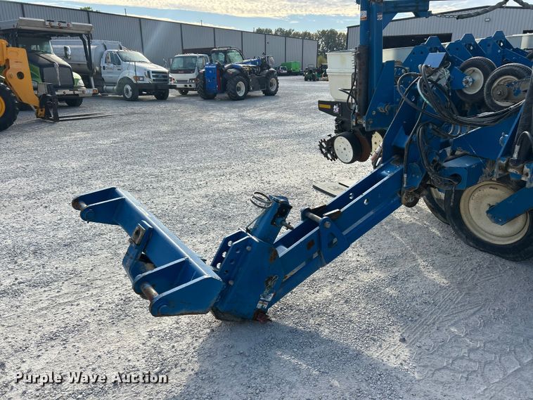 image for item ET3340 Kinze 3700 planter