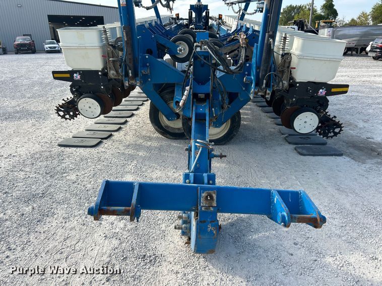 image for item ET3340 Kinze 3700 planter