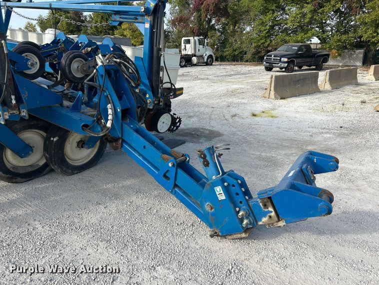 image for item ET3340 Kinze 3700 planter