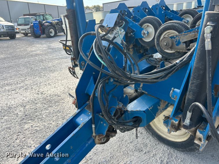 image for item ET3340 Kinze 3700 planter