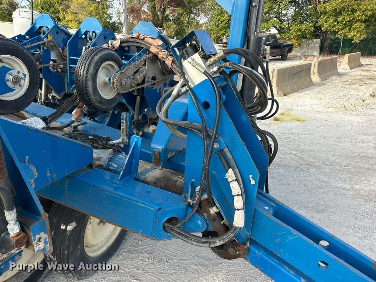 image for item ET3340 Kinze 3700 planter