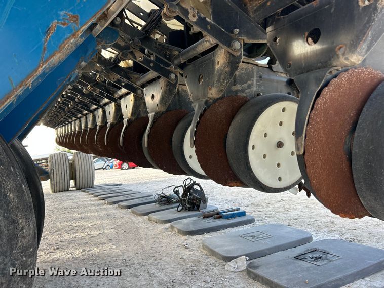 image for item ET3340 Kinze 3700 planter