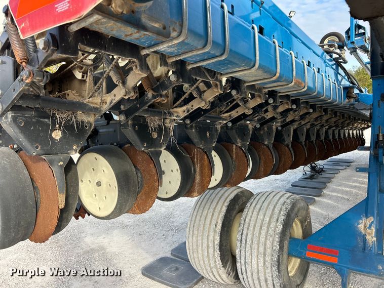 image for item ET3340 Kinze 3700 planter