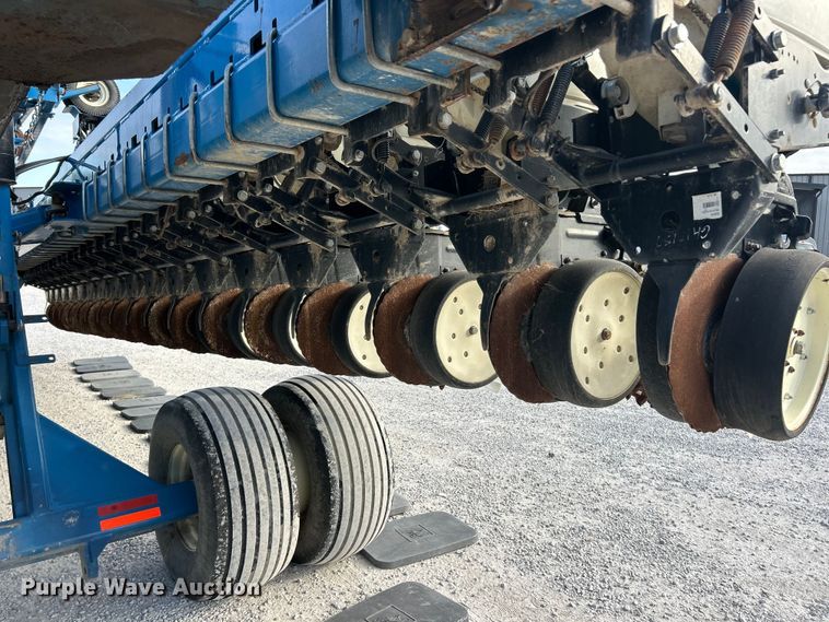 image for item ET3340 Kinze 3700 planter