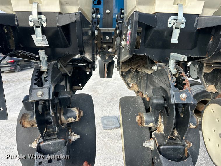 image for item ET3340 Kinze 3700 planter