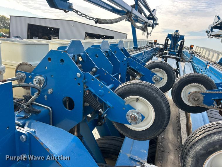 image for item ET3340 Kinze 3700 planter