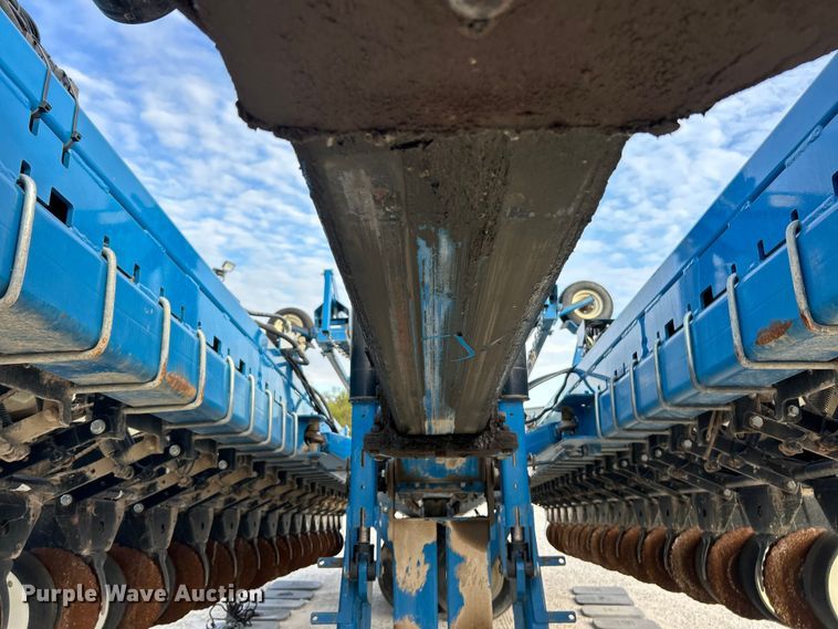 image for item ET3340 Kinze 3700 planter