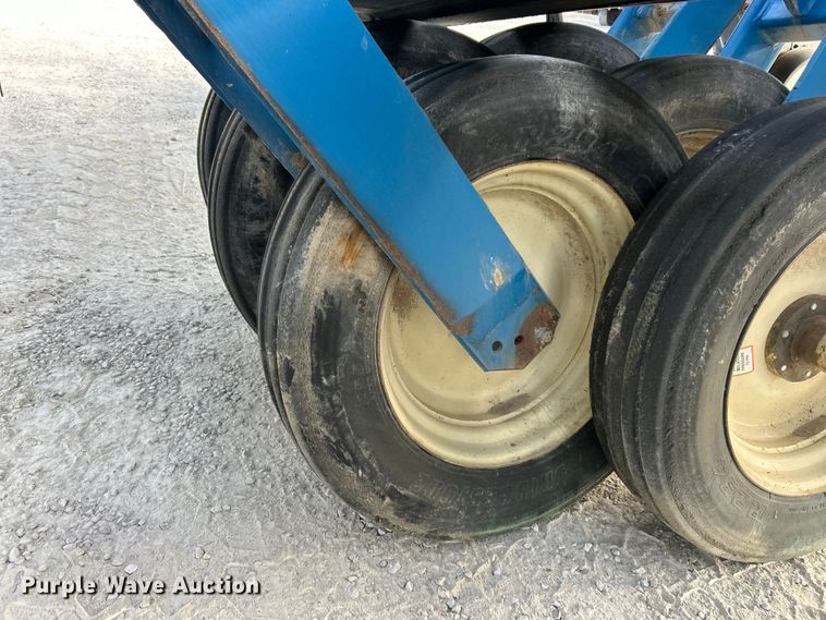 image for item ET3340 Kinze 3700 planter