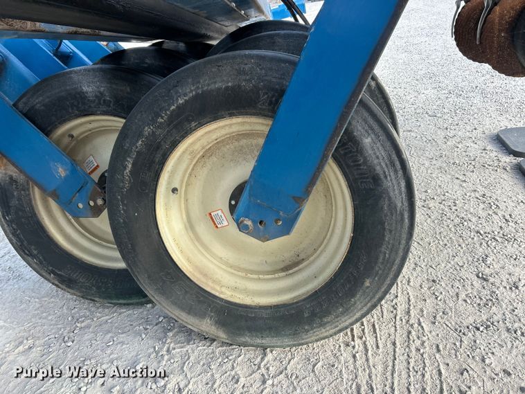 image for item ET3340 Kinze 3700 planter