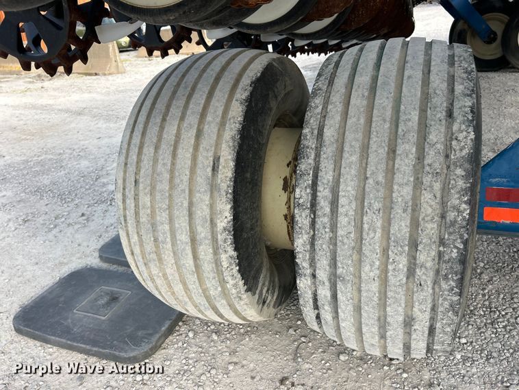 image for item ET3340 Kinze 3700 planter