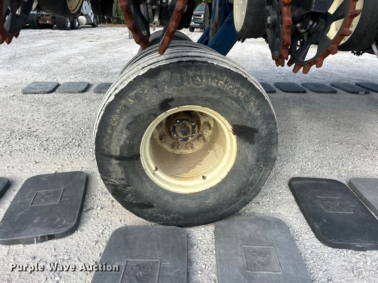 image for item ET3340 Kinze 3700 planter