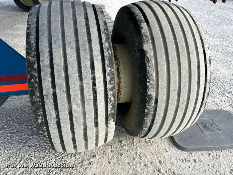 image for item ET3340 Kinze 3700 planter