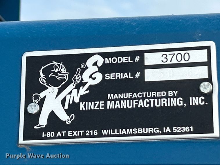 image for item ET3340 Kinze 3700 planter