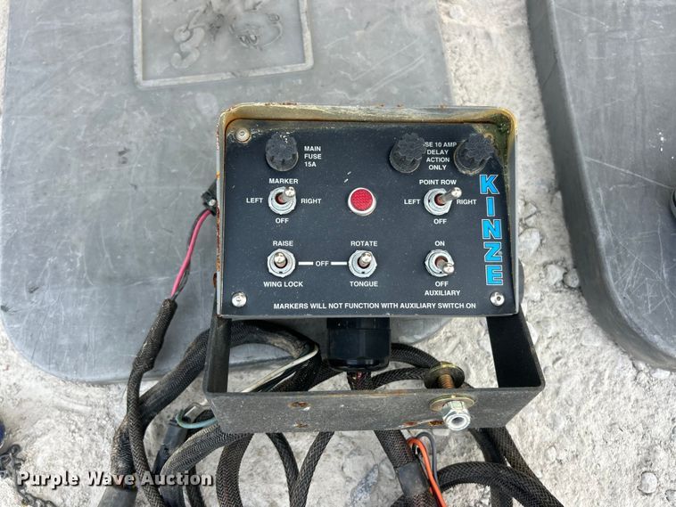 image for item ET3340 Kinze 3700 planter