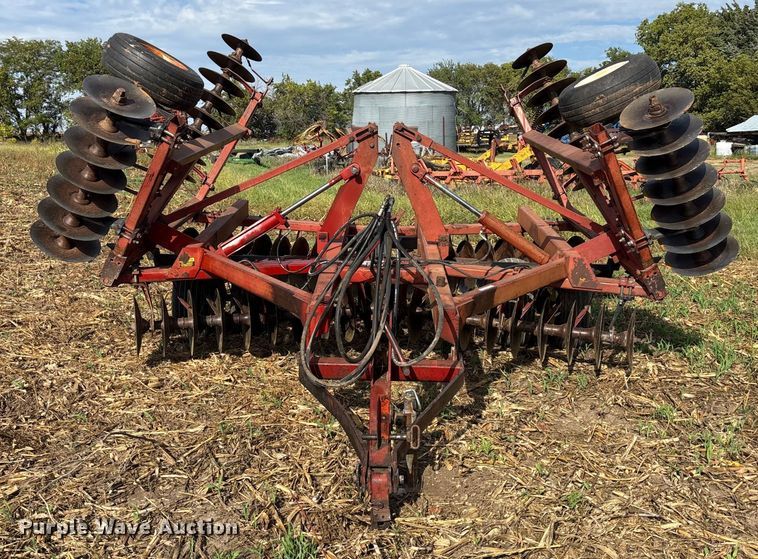 image for item ET4516 International Harvestor 490 tandem disk