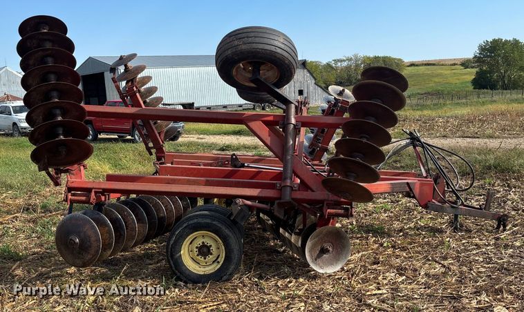 image for item ET4516 International Harvestor 490 tandem disk