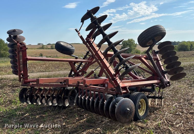 image for item ET4516 International Harvestor 490 tandem disk