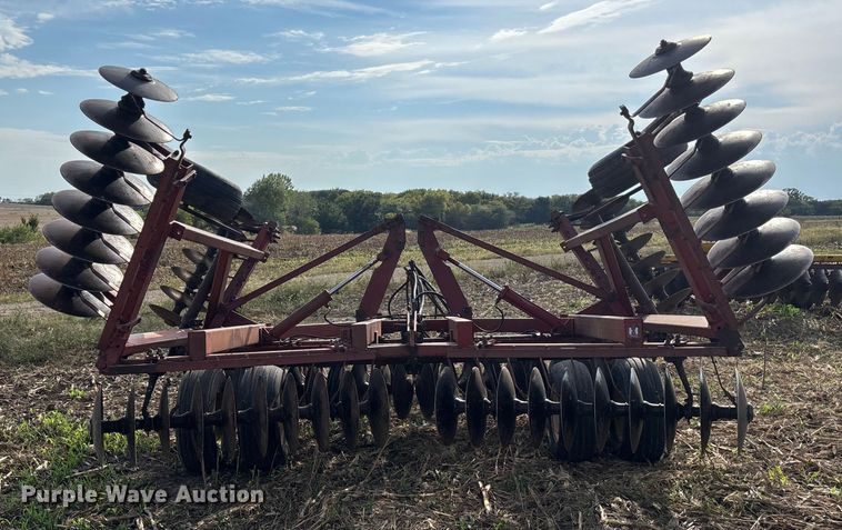 image for item ET4516 International Harvestor 490 tandem disk