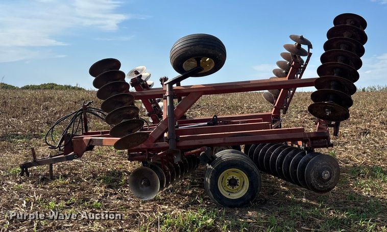 image for item ET4516 International Harvestor 490 tandem disk