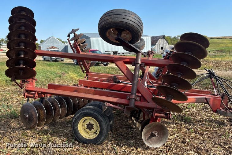 image for item ET4516 International Harvestor 490 tandem disk