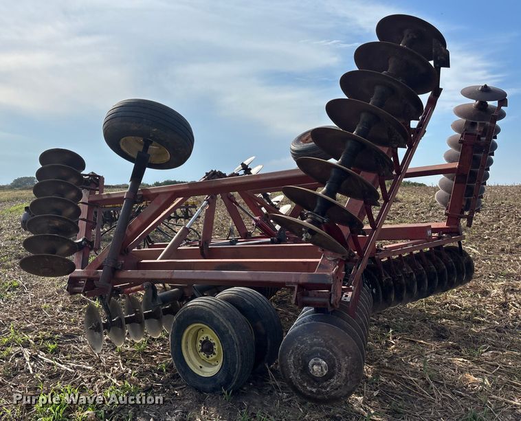 image for item ET4516 International Harvestor 490 tandem disk