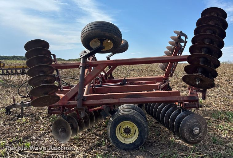 image for item ET4516 International Harvestor 490 tandem disk