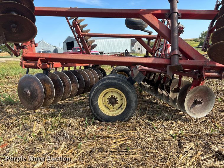 image for item ET4516 International Harvestor 490 tandem disk