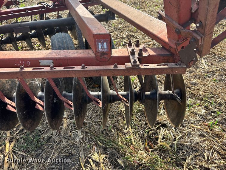 image for item ET4516 International Harvestor 490 tandem disk