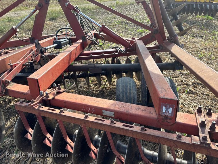 image for item ET4516 International Harvestor 490 tandem disk