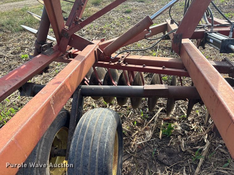 image for item ET4516 International Harvestor 490 tandem disk
