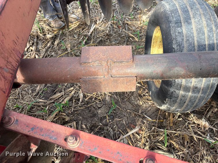 image for item ET4516 International Harvestor 490 tandem disk