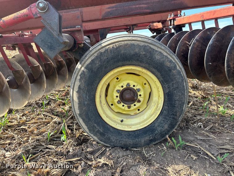 image for item ET4516 International Harvestor 490 tandem disk