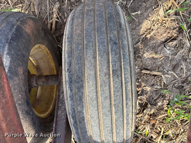 image for item ET4516 International Harvestor 490 tandem disk