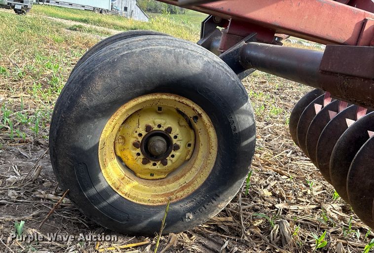 image for item ET4516 International Harvestor 490 tandem disk