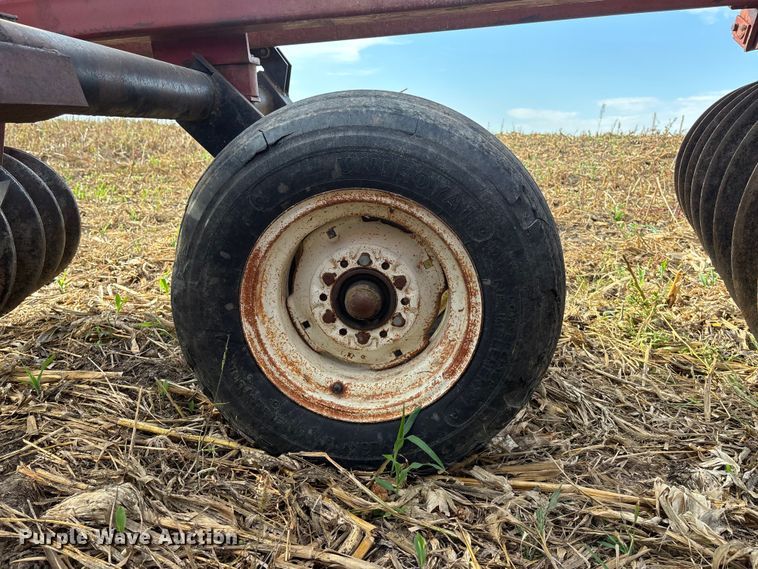 image for item ET4516 International Harvestor 490 tandem disk