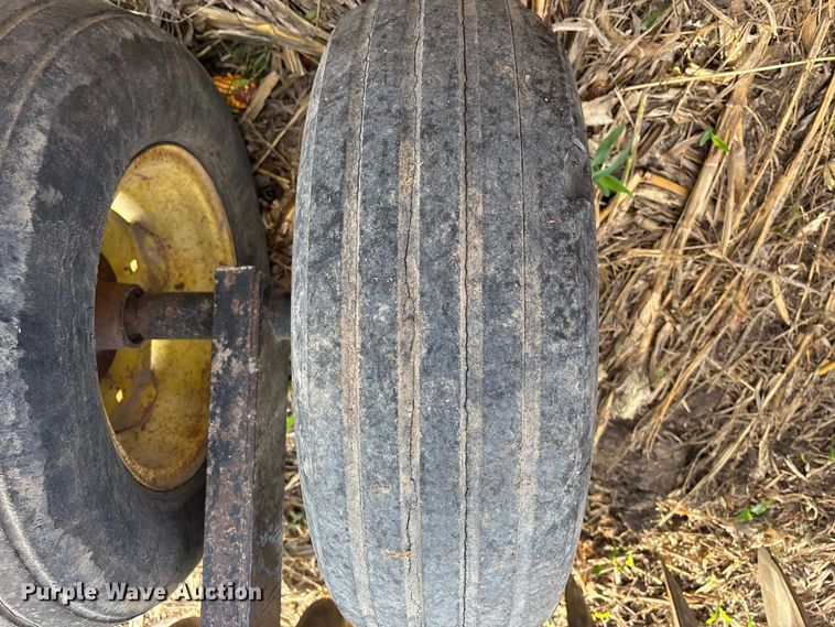 image for item ET4516 International Harvestor 490 tandem disk